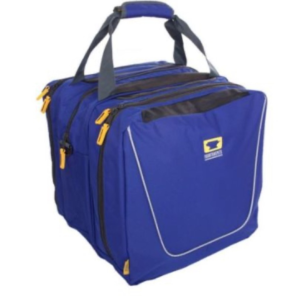 Mountain smith gear/travel bag gear cube